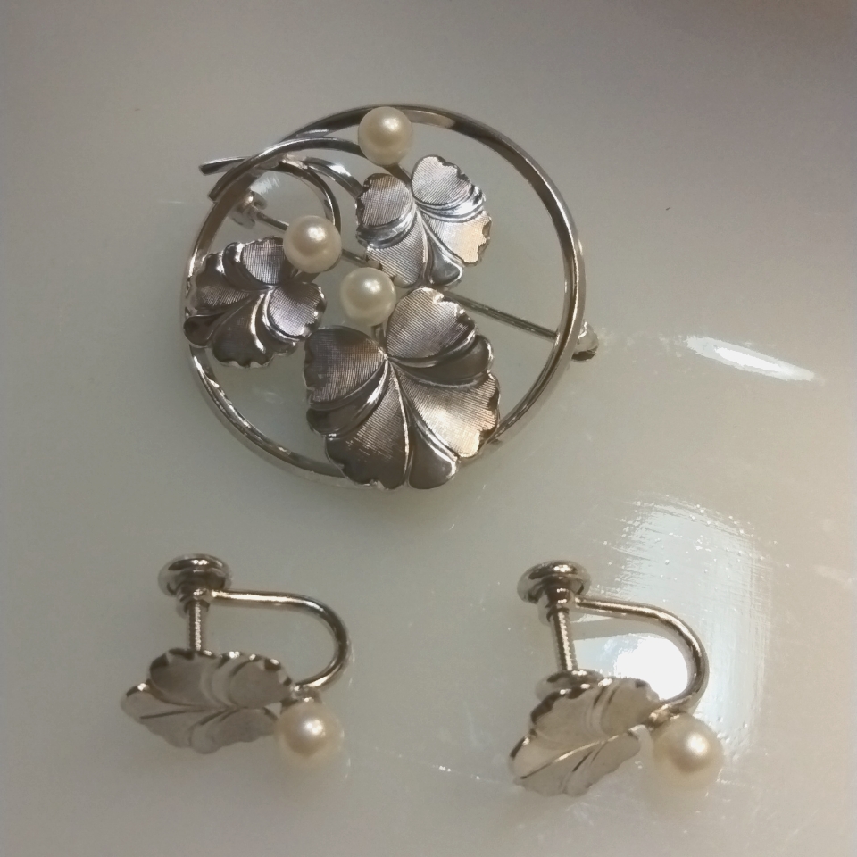 Van Dell Sets Of Earrings And A Brooch 30$
